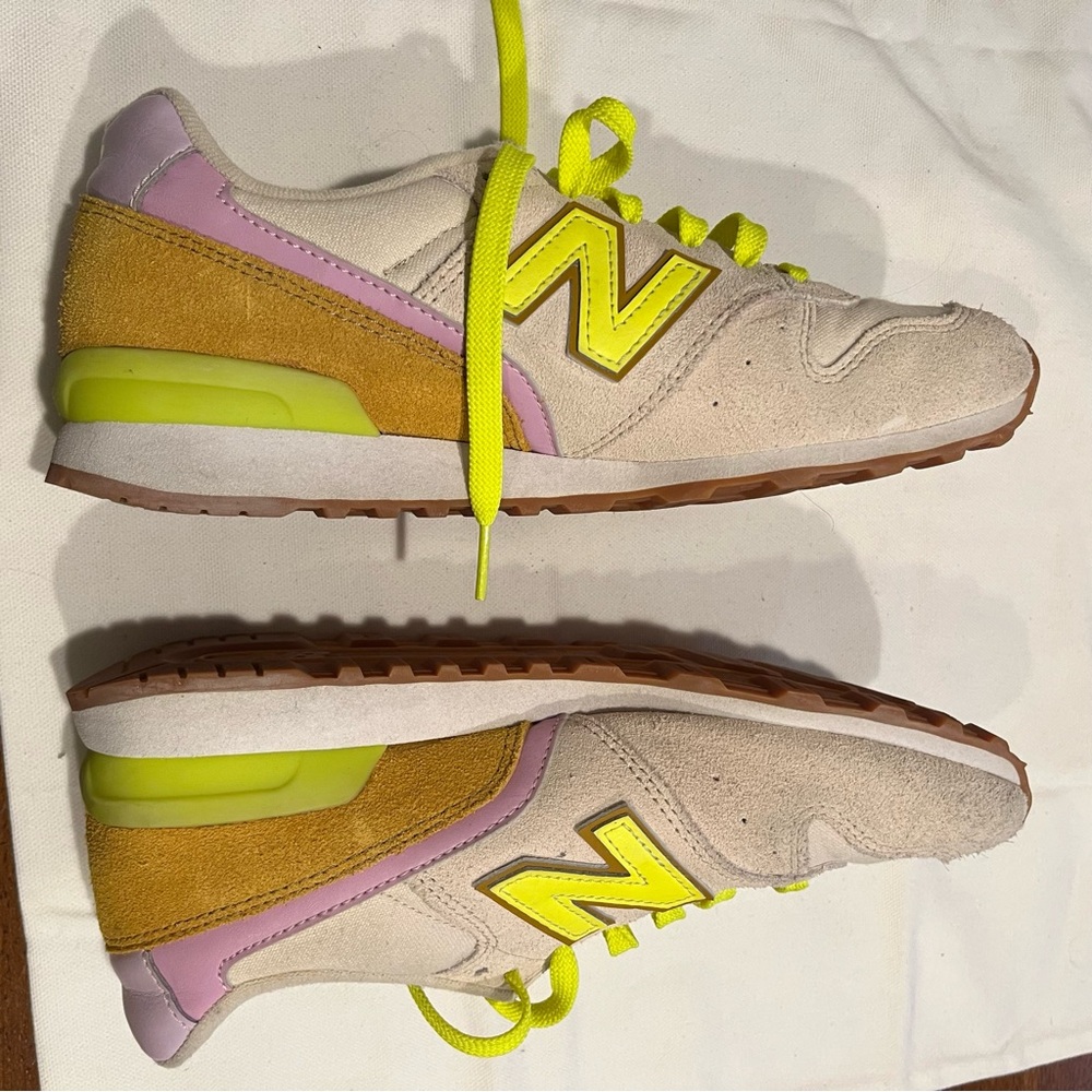 Women’s New Balance 696 Sneakers - Women’s Sz. 8.5